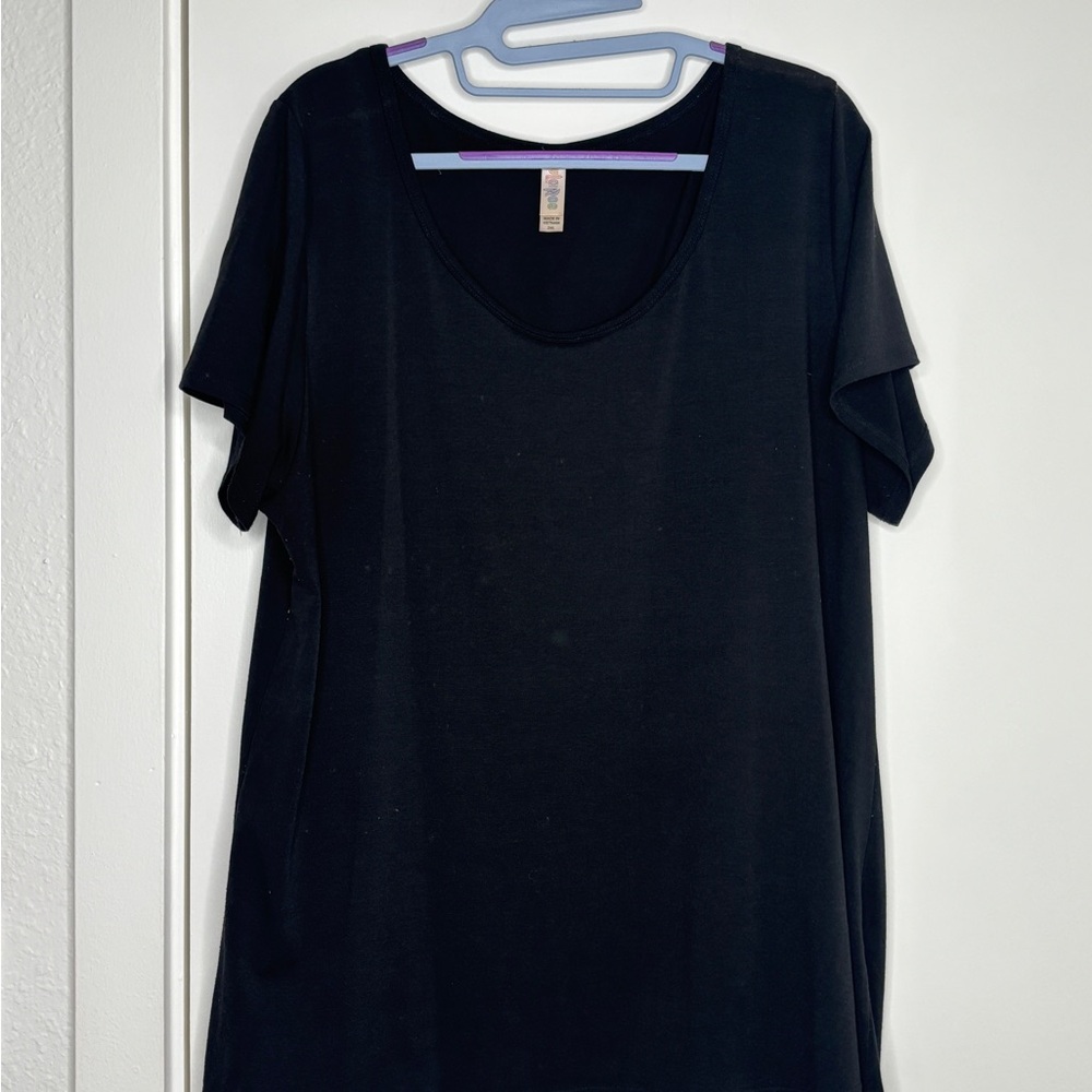 LuLaRoe “Classic” Scoop Neck Tee